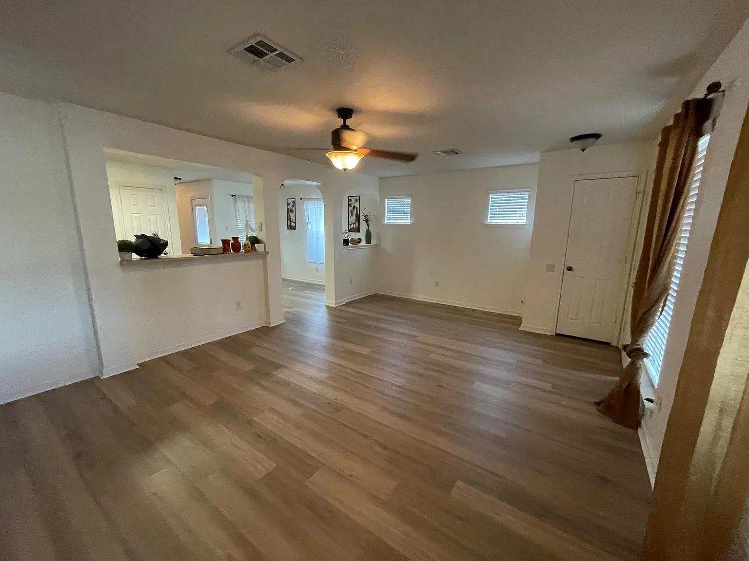 3 bed, 2.5 bath, 1719 sqft, $2,000 — Photo 3
