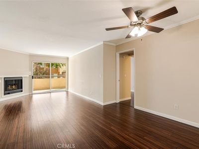 21520 Burbank Blvd APT 120, Woodland Hills, CA, 91367