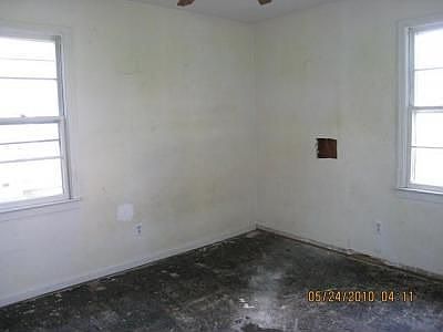 5th image of 718 Martha Ln