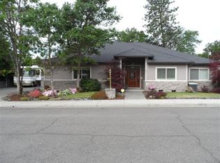40 Pineridge Ln, Eagle Pt, OR 97524