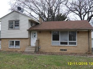 1855 Kenwood Dr E, Maplewood, MN 55117