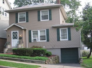 1030 Elm Ave, Ridgefield, NJ 07657