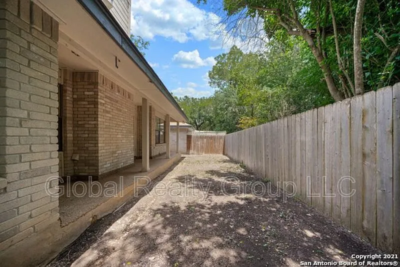 2 bed, 2.0 bath, 1510 sqft, $1,695 — Photo 3