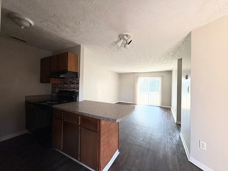 1122 Southwood Dr #4 — Photo 15