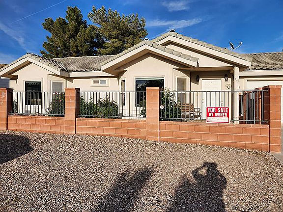 3rd image of 976 N Desert Wind Dr
