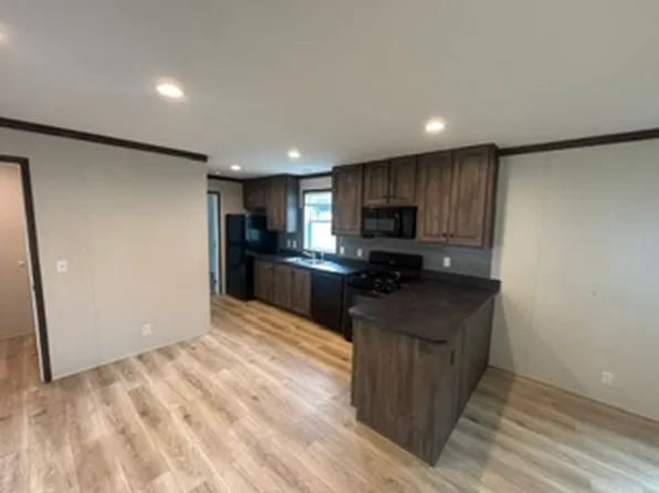 262 Cambridge Dr, Dimondale, MI