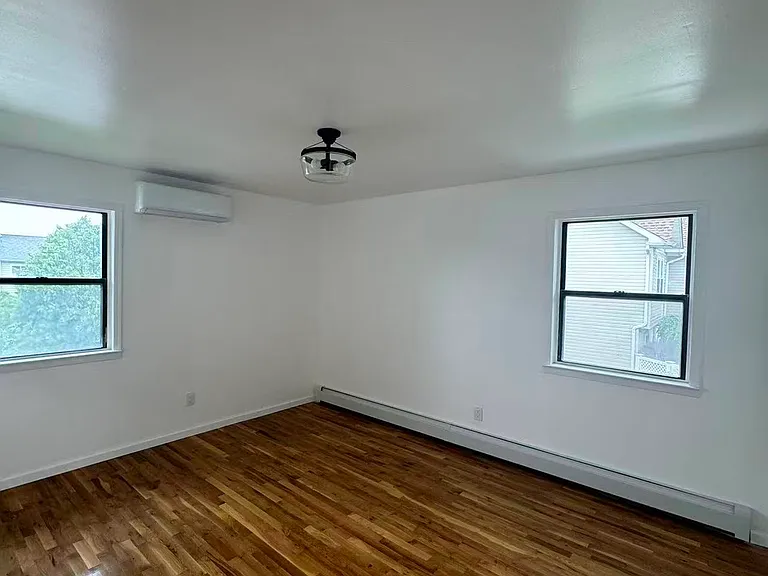 376 Newbridge Rd — Photo 4