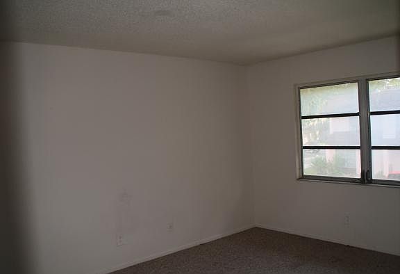 4th image of 214 Amherst Ave #98