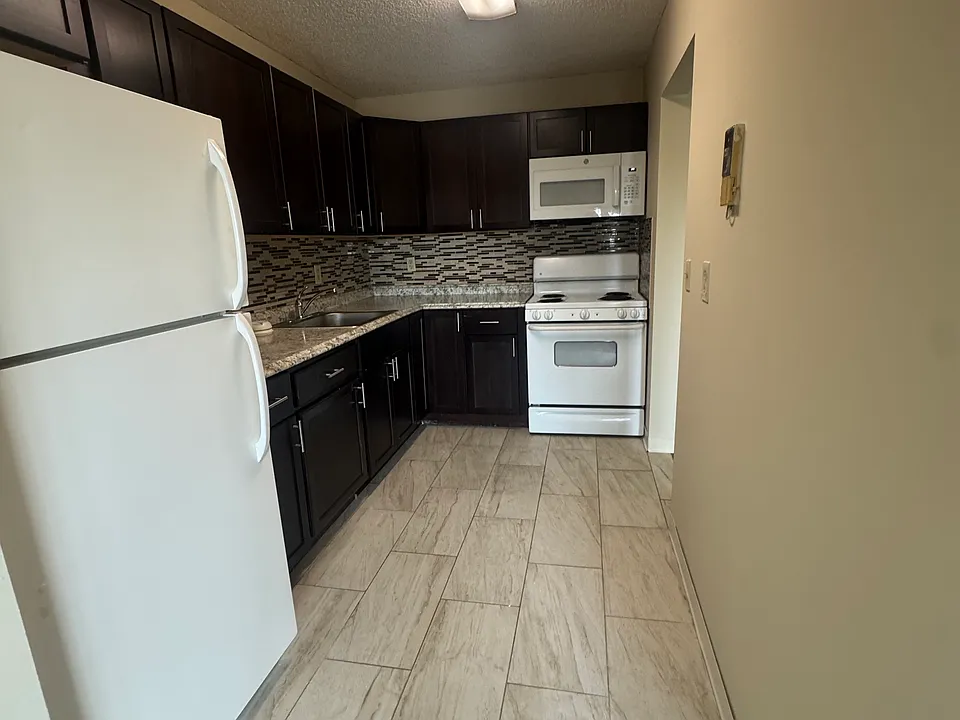 10 N Wood Ave #318