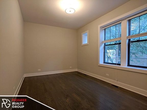 5th image of 2626 N Rockwell St #3FMB