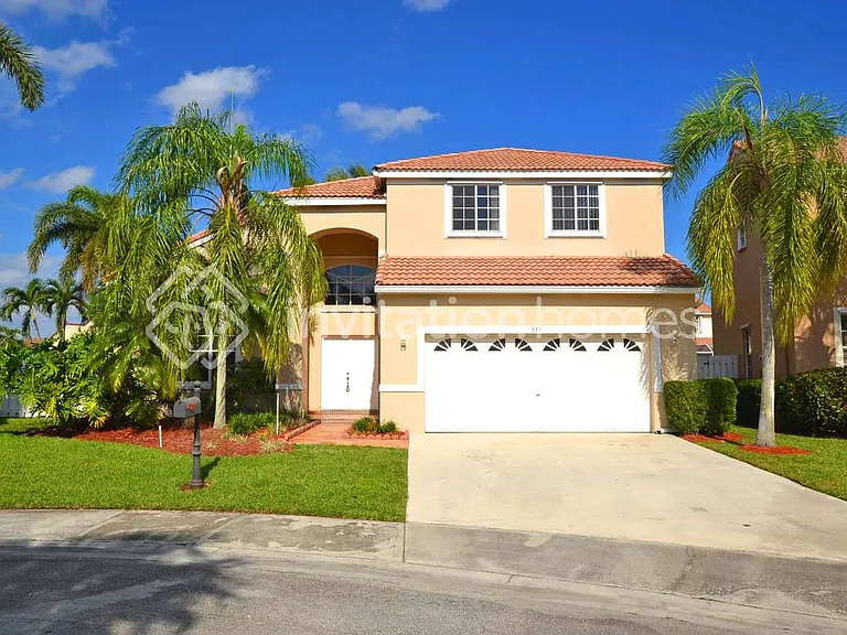 335 Cambridge Dr — Photo 1