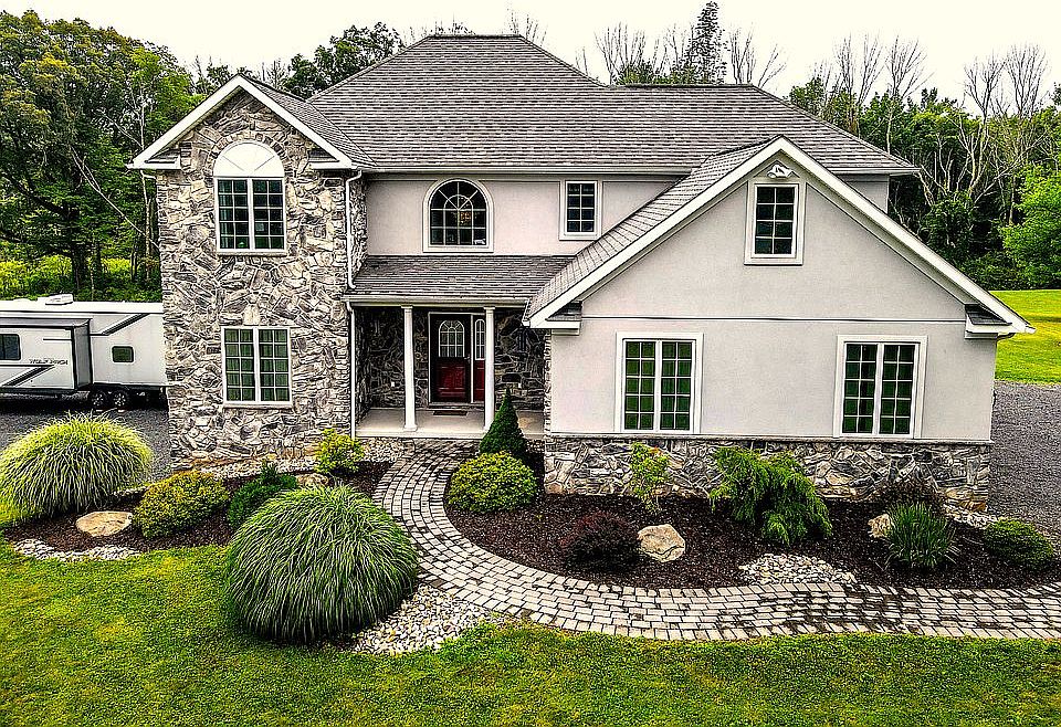 1st image of 110 Thrones Way