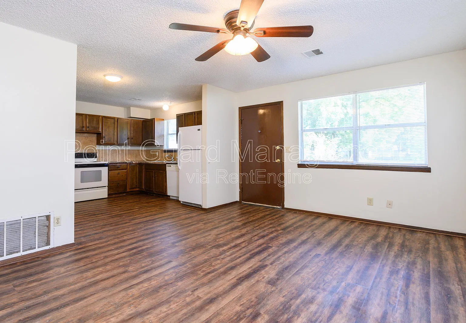 2 bed, 1.0 bath, 800 sqft, $825 — Photo 2