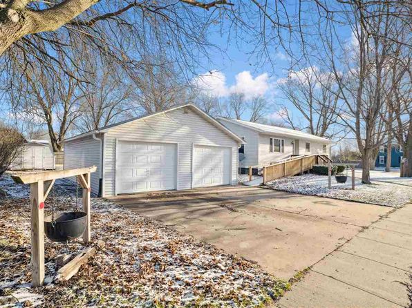 206 E Jackson St, Grandview, IA 52752