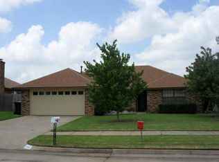 409 Ember Glow, Moore, OK 73160