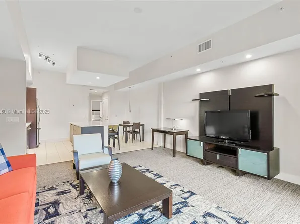 5300 NW 87th Ave #1008, Miami, FL 33178