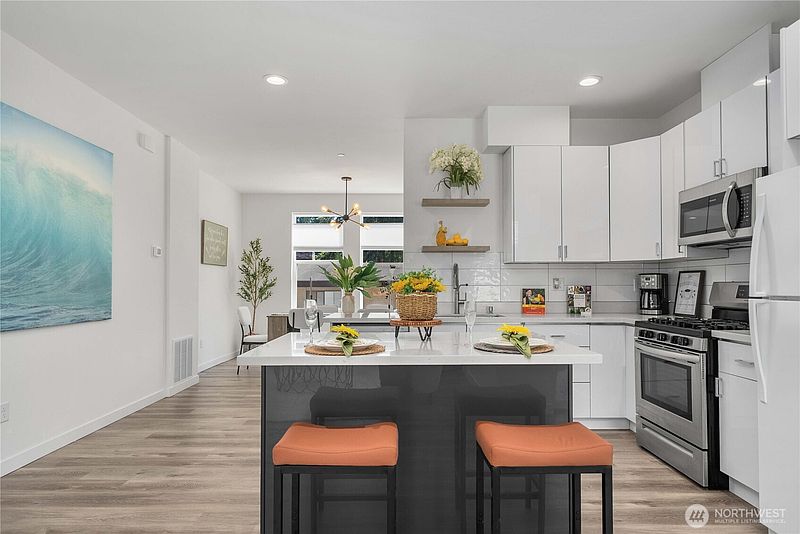 4th image of 15612 8th Avenue SW #104