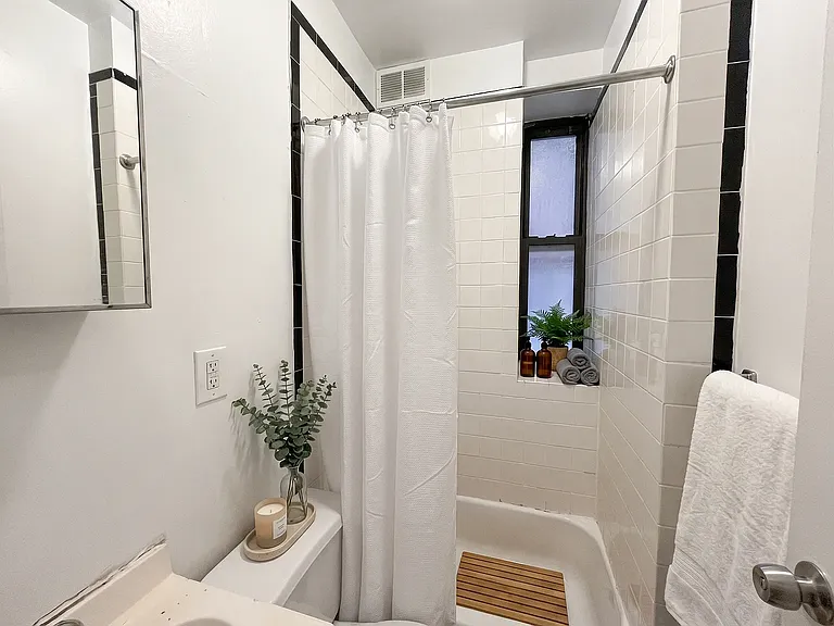 153 E 18th St #5 — Photo 6