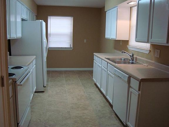 2nd image of 1108 Lexington Dr