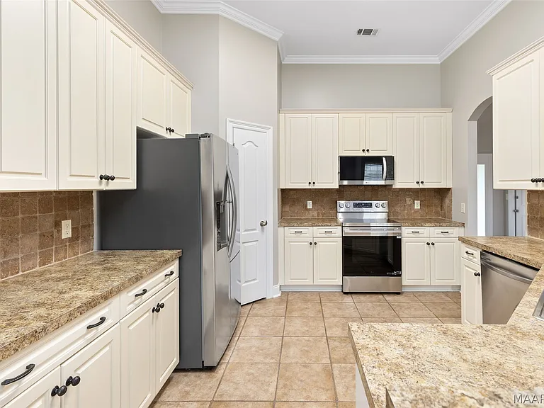 9729 Helmsley Cir — Photo 5