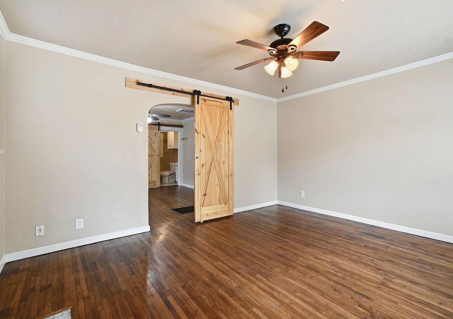 E 8th St Duplex — Photo 3