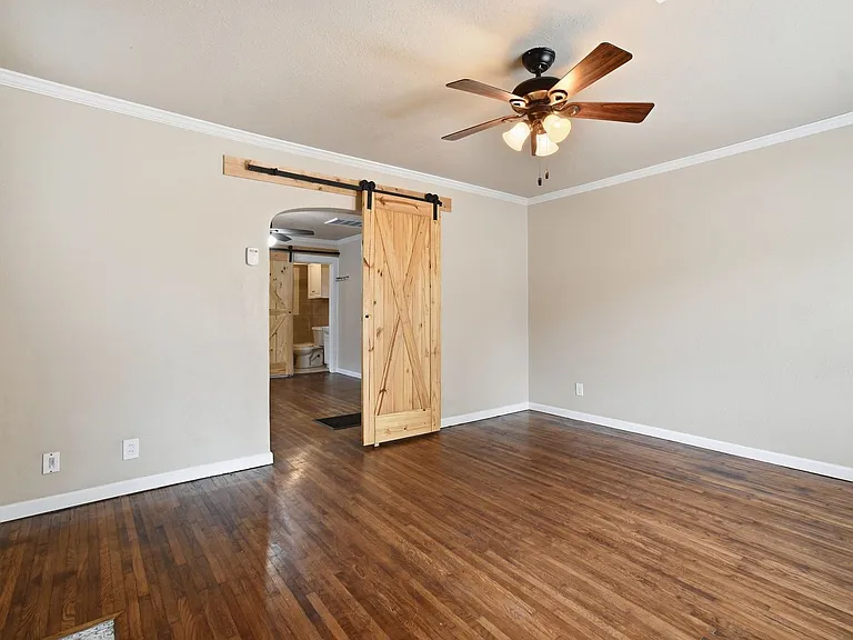 E 8th St Duplex — Photo 3