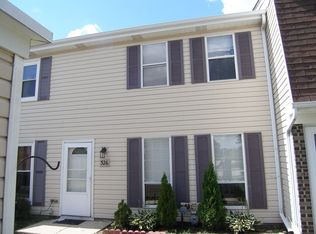 326 Rodenburg Rd, Roselle, IL 60172