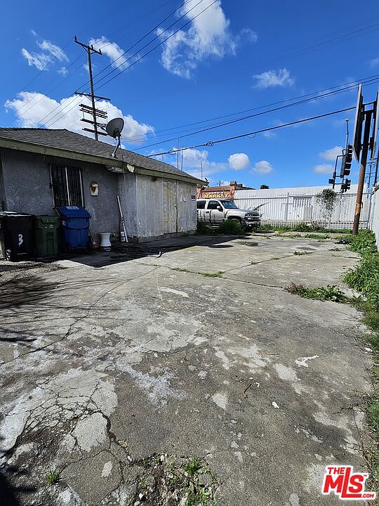 1st image of 300 E 59th Pl