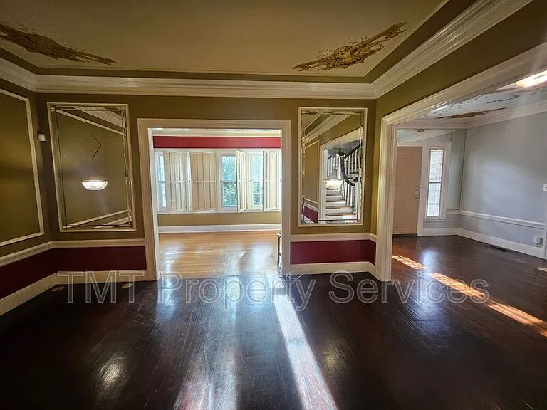 1214 N Pershing Ave — Photo 71