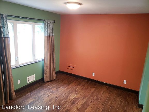 5th image of 940 W 30th St