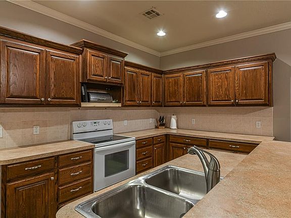 5th image of 12005 Garden Ct