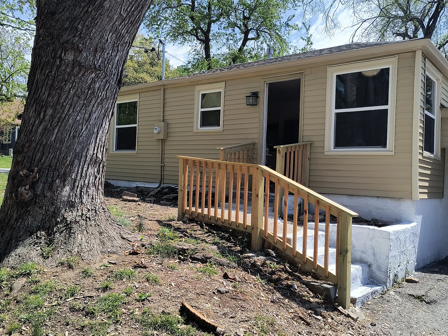 4160 N Jackson Ave — Photo 1