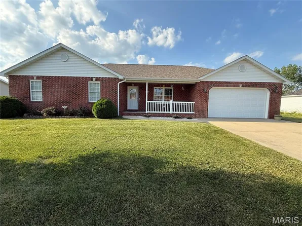 132 Timber Lake Dr, Damiansville, IL 62215