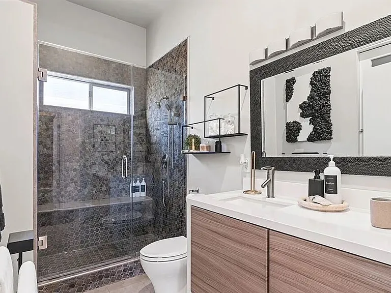 615 6th Ave #1/2 — Photo 35