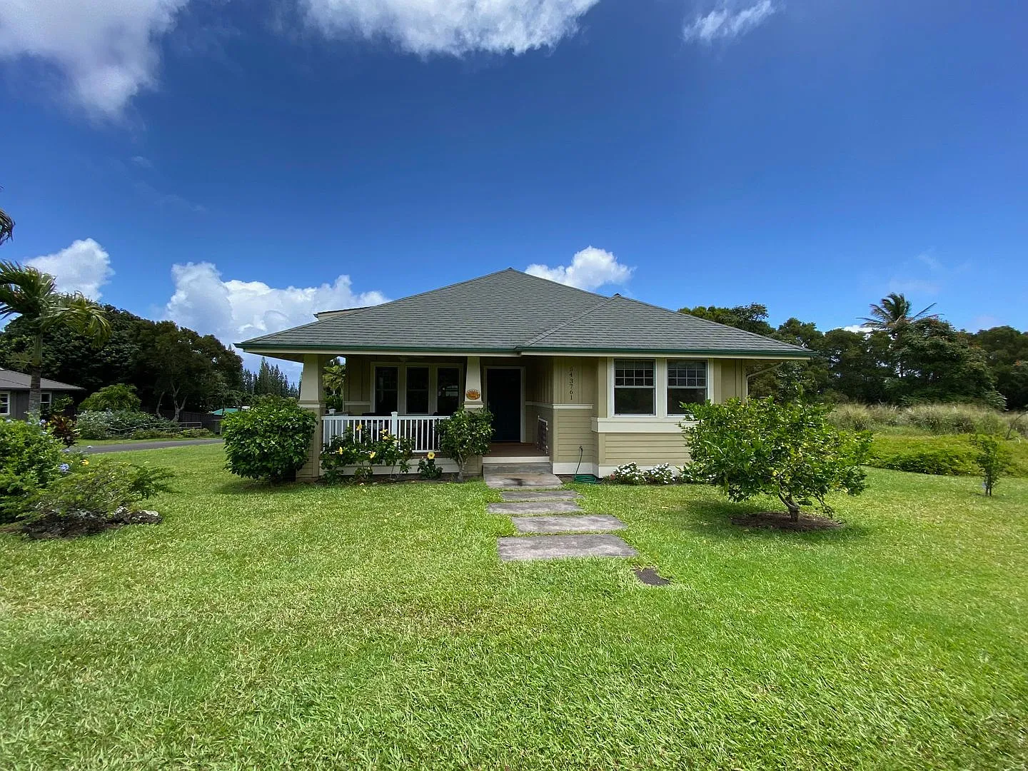 For Rent: Gorgeous 3 Bed, 2 Bath Custom Home & Large Lanai — Photo 2