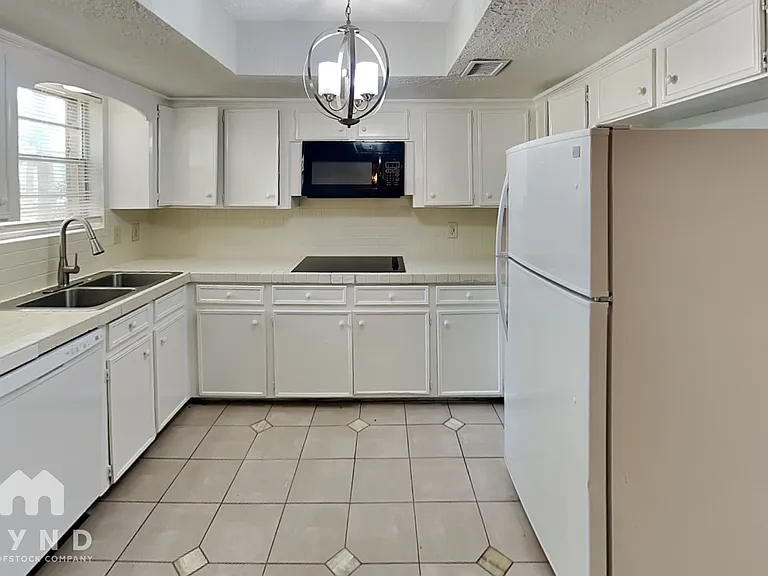 15110 Gladebrook Dr — Photo 7