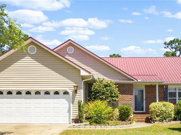 4825 Miranda Dr, Hope Mills, NC 28348