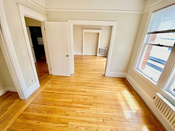 3rd image of 655 Hyde St APT 14