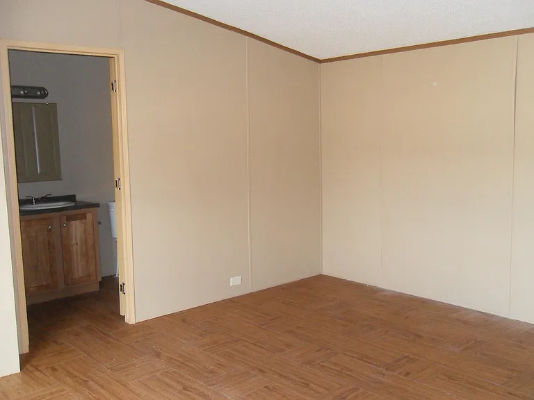 503 W Lower Line St #152 — Photo 6