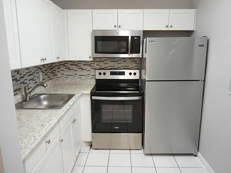 294 Chatham E #O — Photo 2