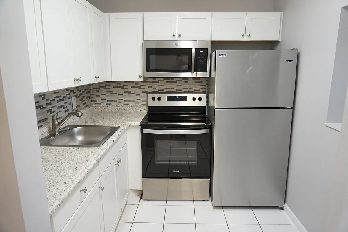 Building Photo - 294 Chatham E #O