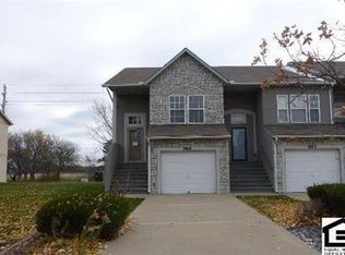 589 S Woodson Ln, Gardner, KS 66030