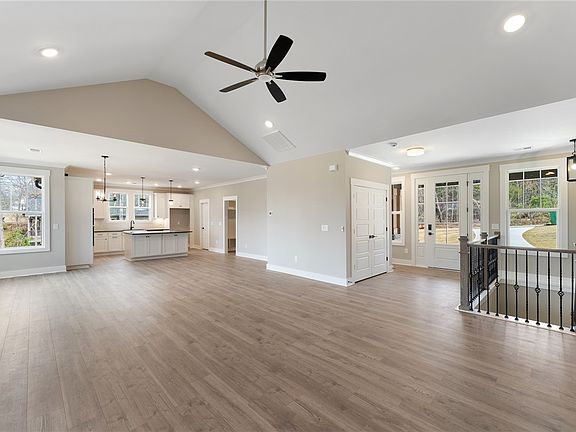 4th image of 1816 Cross Creek Dr