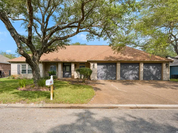 104 Peachtree, Rockport, TX 78382