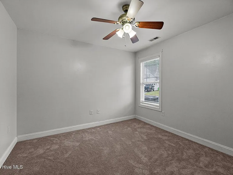 300 Hawks Bluff Dr — Photo 7