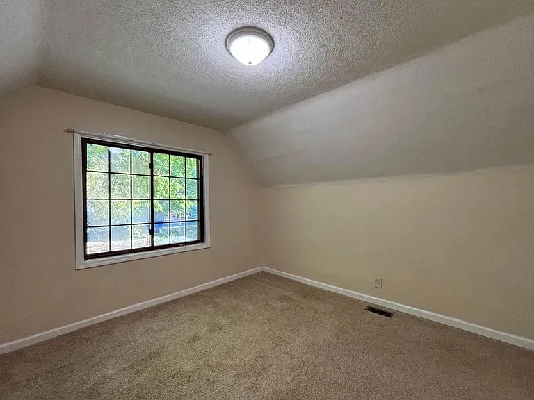 1159 Bush Ave — Photo 21