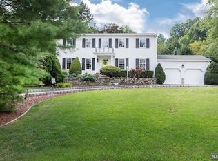 285 Pascack Rd, Hillsdale, NJ 07642