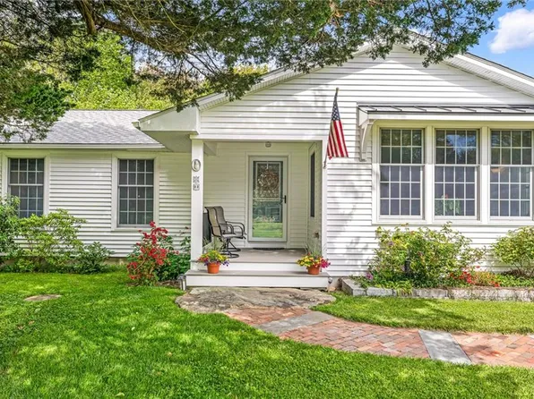 22 Pond View Dr, Little Compton, RI 02837
