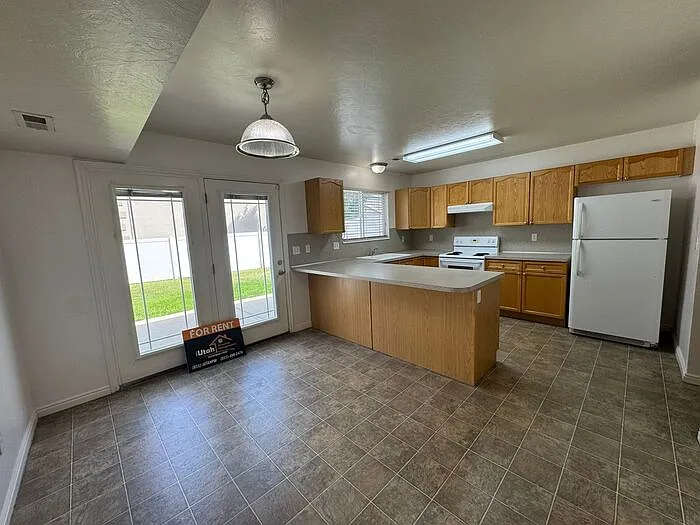 298 E 2350 N — Photo 11