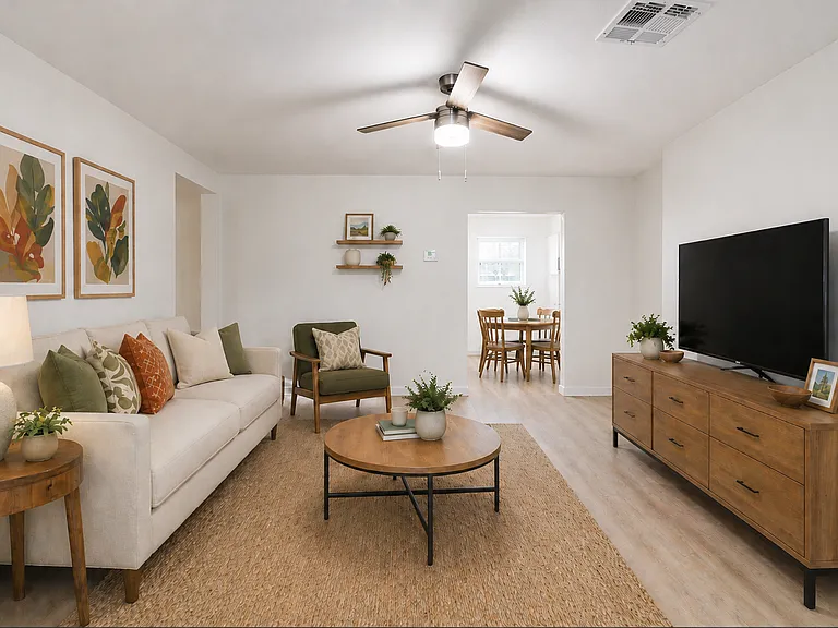 312 E Kinderman Dr #5 — Photo 2